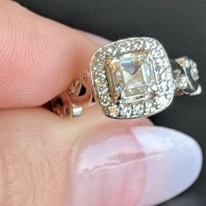 Custom ladies diamond ring